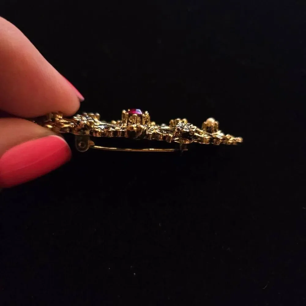 Gerry's Gold Fillagree Bar Pin with Red center stone and 2 pearls Brooch